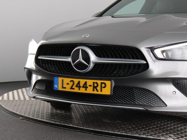 Mercedes-Benz Cla Shooting Brake 200 Business Solution Luxury (NL-Auto / Afn. Trekhaak / Pano / Sfeerverl. / Elek. Achterklep / Matrix Led)