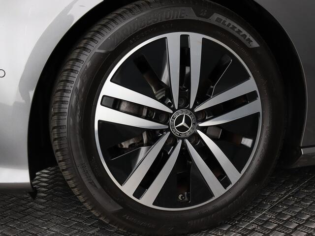 Mercedes-Benz Cla Shooting Brake 200 Business Solution Luxury (NL-Auto / Afn. Trekhaak / Pano / Sfeerverl. / Elek. Achterklep / Matrix Led)
