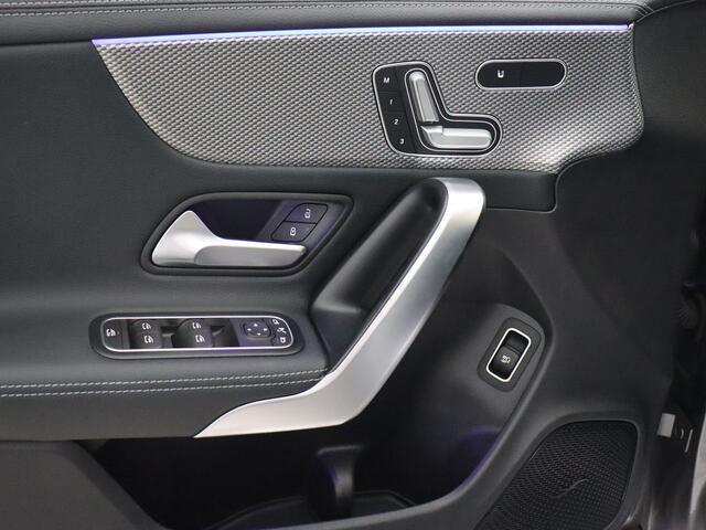 Mercedes-Benz Cla Shooting Brake 200 Business Solution Luxury (NL-Auto / Afn. Trekhaak / Pano / Sfeerverl. / Elek. Achterklep / Matrix Led)