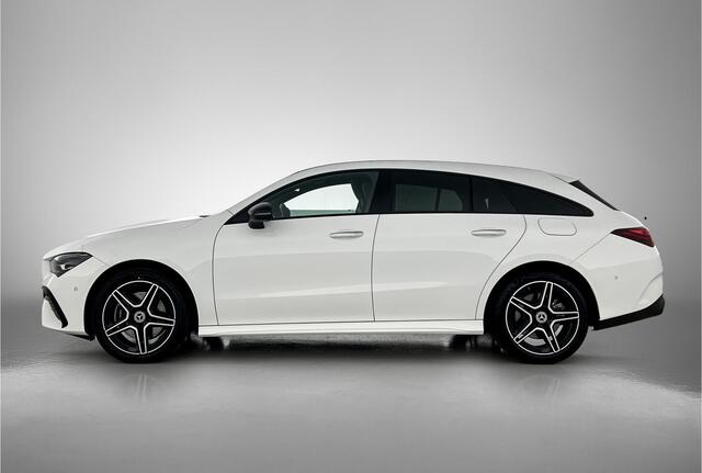 Mercedes-Benz Cla Shooting Brake 250 e AMG Plug-In Hybride AMG Line | Night Pakket | Trekhaak | Sfeerverlichting | Ledkoplampen | Achteruitrijcamera | KeyLess-Go. Inclusief 24 maanden Mercedes-Benz Certified garantie voor Europa.