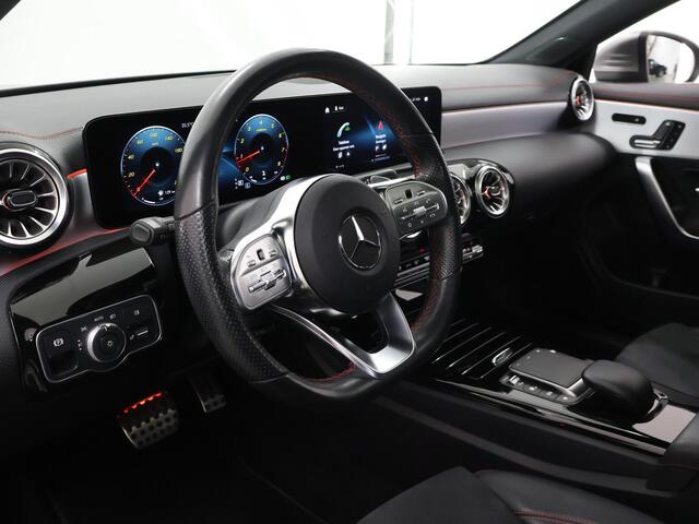 Mercedes-Benz Cla Shooting Brake 180 Business Solution AMG | Panoramadak | Trekhaak | Memory | Stoelverwarming | Sfeerverlichting |