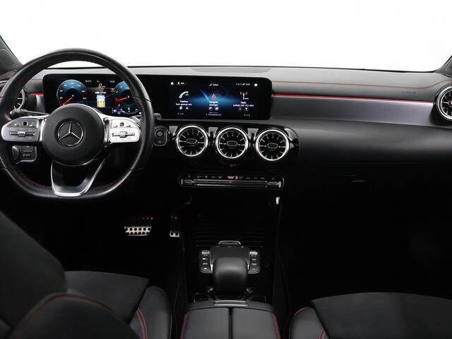 Mercedes-Benz Cla Shooting Brake 180 Business Solution AMG | Panoramadak | Trekhaak | Memory | Stoelverwarming | Sfeerverlichting |