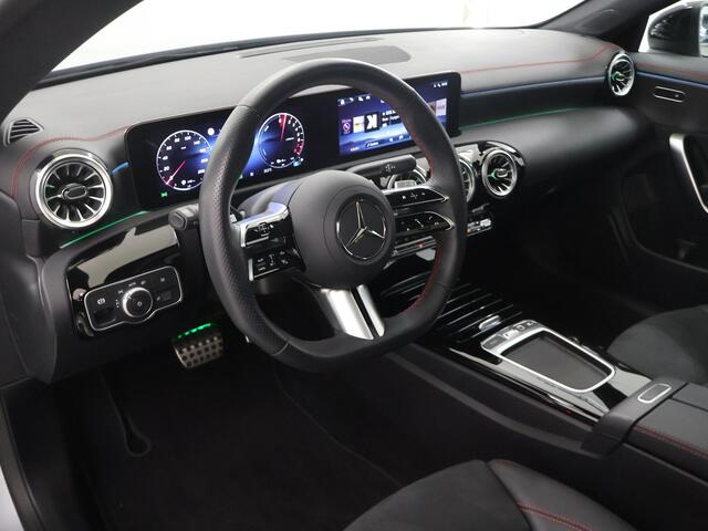 Mercedes-Benz Cla Shooting Brake 250e Business Solution AMG | Night | Panoramadak | Trekhaak | Sfeerverlichting | Parkeercamera | Stoelverwarming |