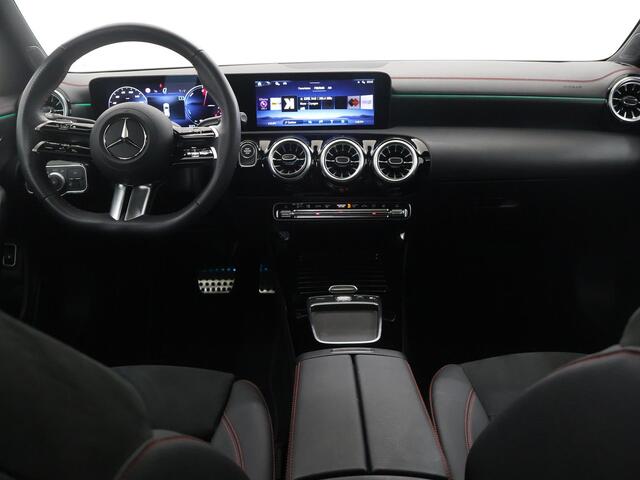 Mercedes-Benz Cla Shooting Brake 250e Business Solution AMG | Night | Panoramadak | Trekhaak | Sfeerverlichting | Parkeercamera | Stoelverwarming |