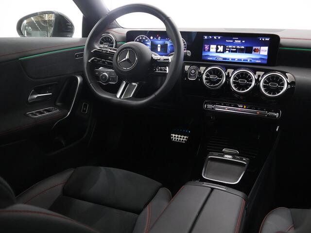 Mercedes-Benz Cla Shooting Brake 250e Business Solution AMG | Night | Panoramadak | Trekhaak | Sfeerverlichting | Parkeercamera | Stoelverwarming |