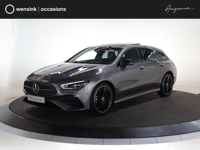 Mercedes-Benz Cla Shooting Brake 180 Business Solution AMG | Panoramadak | Premium Plus | Night Pakket | Multispaaks velgen | HUD | Dodehoekassistent | 360° Camera | Stoelverwarming |