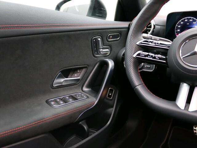 Mercedes-Benz Cla Shooting Brake 250 e Star Edition AMG Plug-In Hybride AMG Line | Night Pakket | Panorama Schuif-Kanteldak | Parkeerpakket met 360°-camera | Memory Voorstoelen. Inclusief 24 maanden Mercedes-Benz Certified garantie voor Europa.
