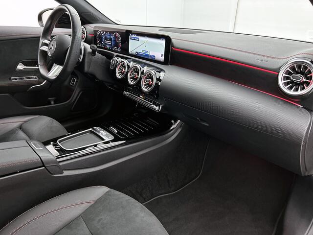 Mercedes-Benz Cla Shooting Brake 250 e AMG-line Lichtmetalen velgen | Panoramadak | Wide screen | Navigatie | Parking support met camera | Inclusief 24 maanden MB Certified garantie voor Europa.