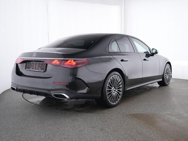 Mercedes-Benz E-KLASSE 300 e AMG Plug-In Hybride AMG Line Advanced Plus | Night Pakket | Trekhaak | MBUX Superscreen | Head-up-Display | Memory Voorstoelen. Inclusief 24 maanden Mercedes-Benz Certified garantie voor Europa.