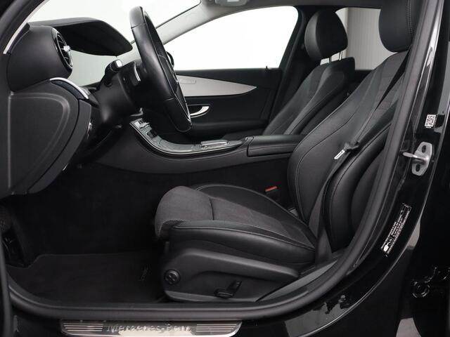 Mercedes-Benz E-KLASSE 300e AMG Night | Adaptive cruise | Burmester | Stoelverwarming | Carplay | Camera | Park Assist | Sfeerverlichting | Half leder | PHEV | Plug In