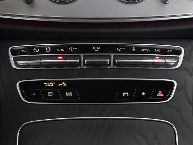 Mercedes-Benz E-KLASSE 300e AMG Night | Adaptive cruise | Burmester | Stoelverwarming | Carplay | Camera | Park Assist | Sfeerverlichting | Half leder | PHEV | Plug In