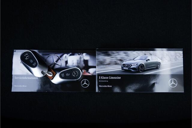 Mercedes-Benz E-KLASSE 220 D 4M AMG Night Pano Luchtvering Trekhaak Fabrieksgarantie