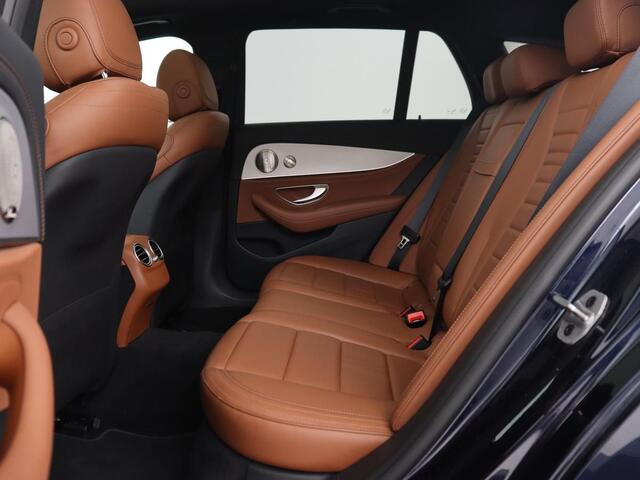 Mercedes-Benz E-KLASSE 300e AMG | Panoramadak | Adaptive cruise | Nappaleder | 360 Camera | Matrix LED | Trekhaak | Burmester | Navigatie | Stoelverwarming | Park Assist | Sfeerverlichting | PHEV | Plug In