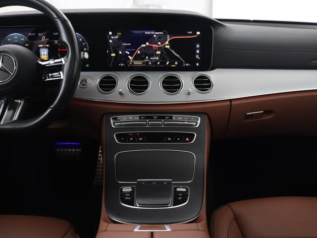Mercedes-Benz E-KLASSE 300e AMG | Panoramadak | Adaptive cruise | Nappaleder | 360 Camera | Matrix LED | Trekhaak | Burmester | Navigatie | Stoelverwarming | Park Assist | Sfeerverlichting | PHEV | Plug In