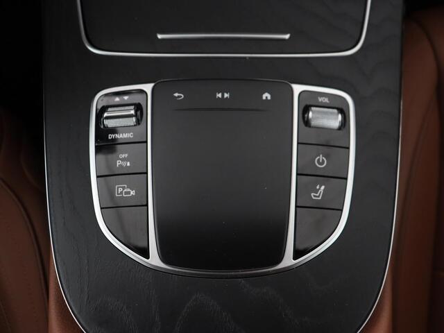Mercedes-Benz E-KLASSE 300e AMG | Panoramadak | Adaptive cruise | Nappaleder | 360 Camera | Matrix LED | Trekhaak | Burmester | Navigatie | Stoelverwarming | Park Assist | Sfeerverlichting | PHEV | Plug In