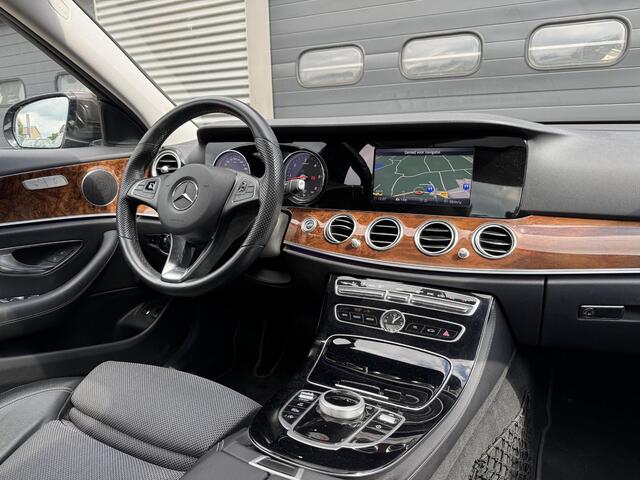 Mercedes-Benz E-KLASSE 220 d Ambition | Panoramadak | Camera | Sfeerverlichting | DAB | NAP |