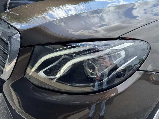 Mercedes-Benz E-KLASSE 220 d Ambition | Panoramadak | Camera | Sfeerverlichting | DAB | NAP |