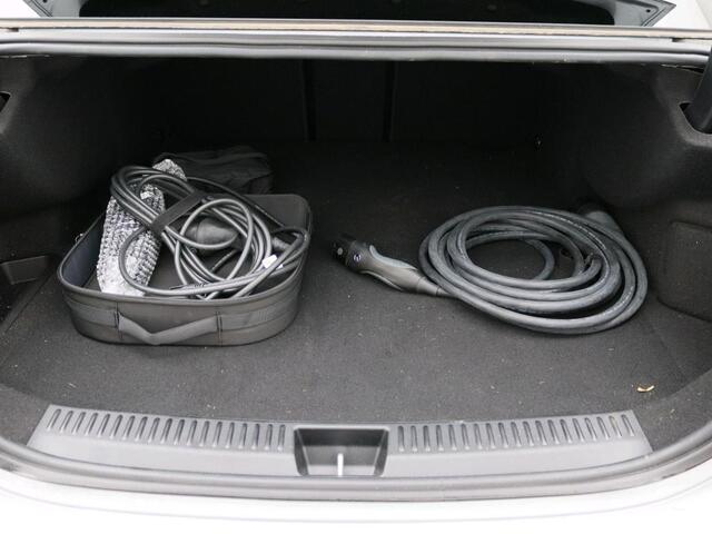 Mercedes-Benz E-KLASSE 300 e Sport Edition