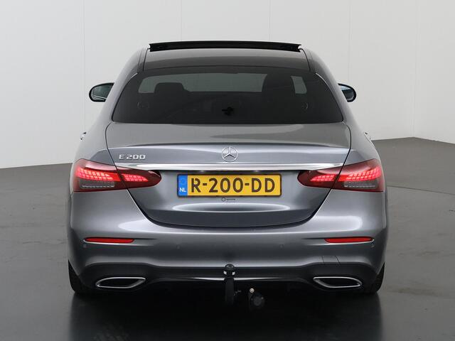 Mercedes-Benz E-KLASSE 200 AMG Line | Night | Burmester | Trekhaak | Panoramadak | Sfeerverlichting | Stoelverwarming |