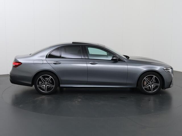 Mercedes-Benz E-KLASSE 200 AMG Line | Night | Burmester | Trekhaak | Panoramadak | Sfeerverlichting | Stoelverwarming |