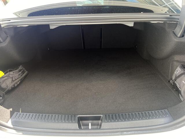 Mercedes-Benz E-KLASSE 300 e AMG Line