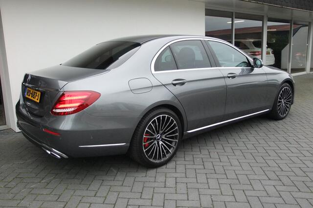 Mercedes-Benz E-KLASSE 220 d Ambition / Camera / Dodehoek/ Distronic / Widescreen/ Stoelverwarming