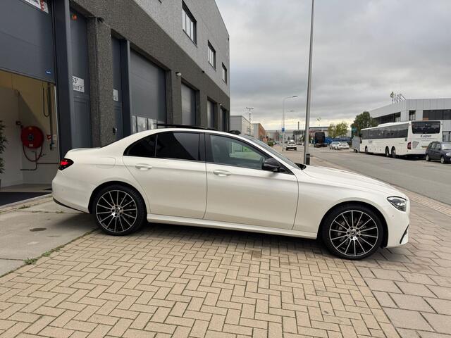 Mercedes-Benz E-KLASSE 300 e 4MATIC AMG Line | E300 Hybride | Pano | Matrix LED | Burmester | Night | Keyless | Adapt. Cruise | Trekhaak | 20 Inch | 360 | Carplay | DAB | Trekhaak | Sfeer | Dodehoek | Lane Assist | BTW | Dealer Onderhouden | Garantie