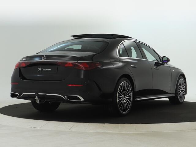 Mercedes-Benz E-KLASSE 300e Sport Edition | Nappa zwart leder | Trekhaak elektr. | Panorama Schuif/kanteldak | SUPERSCREEN dashboard | Burmester Sound | Distronic | Memory voorstoelen pakket met verwarming en ventilatie | Winter pakket | KEYLESS GO-pakket | Zonneschermen pakket