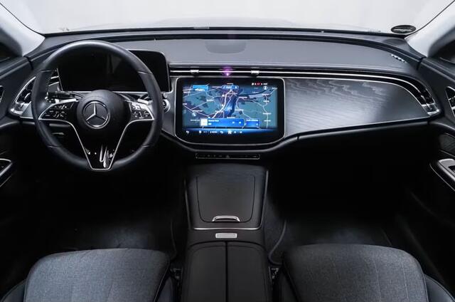 Mercedes-Benz E-KLASSE 300 e Avantgarde Distronic Trekhaak Memory Pakket 360 Camera Stuurverwarming Stoelverwarming