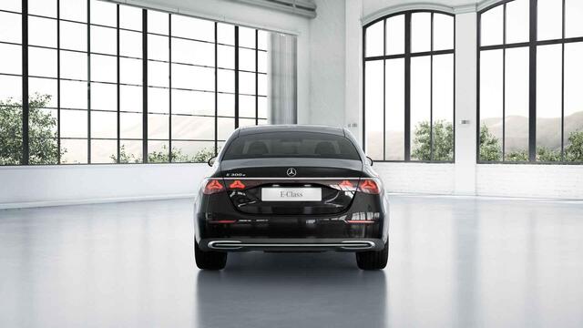 Mercedes-Benz E-KLASSE 300e Luxury Line | Panoramaschuifdak | Stoelventilatie | Head-up display | Burmester | MBUX Superscreen | Rijassistentiepakket |