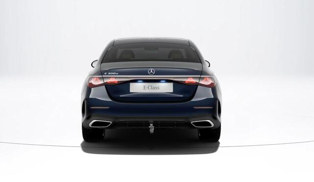 Mercedes-Benz E-KLASSE 300 e Sport Edition | AMG Line | Panoramadak | Premium Pakket | Night Pakket | Winter Pakket | Trekhaak | MBUX Superscreen | Burmester 4D Surround | 360° Camera | Dodehoekassistent | DISTRONIC Afstandsassistent | Elektrisch Verstelbare Stoelen + Memory | 