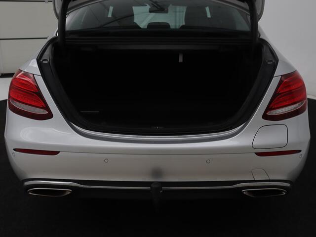 Mercedes-Benz E-KLASSE 350e Avantgarde | Luchtvering | Trekhaak | Stoelverwarming | Carplay | 360 Camera | Sfeerverlichting | Navigatie | Park Assist | Half leder | Full LED | PHEV | Plug In