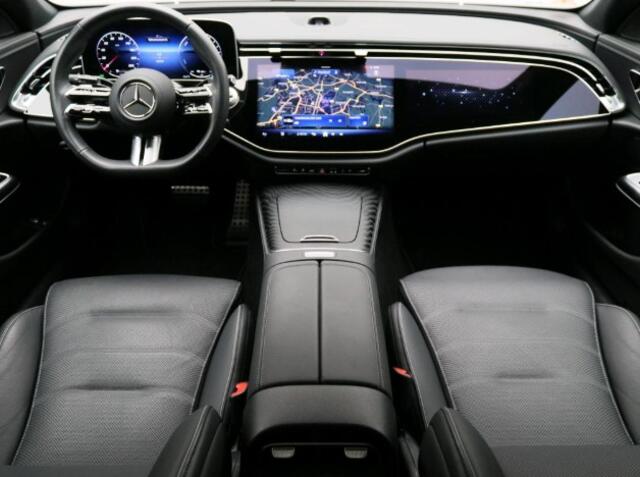Mercedes-Benz E-KLASSE 300 e Sport Edition | Panorama Schuif-Kanteldak | 360° camera | AMG Line | MBUX Superscreen | 20" multispaaks lichtmetalen AMG velgen. Inclusief 24 maanden MB Certified garantie voor Europa.