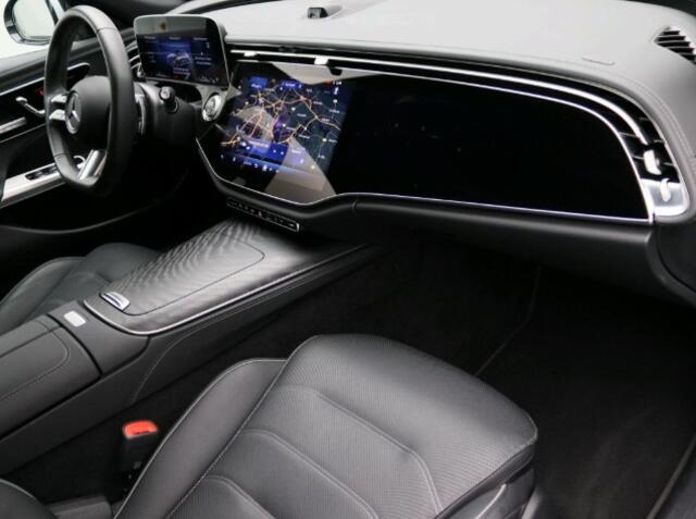 Mercedes-Benz E-KLASSE 300 e Sport Edition | Panorama Schuif-Kanteldak | 360° camera | AMG Line | MBUX Superscreen | 20" multispaaks lichtmetalen AMG velgen. Inclusief 24 maanden MB Certified garantie voor Europa.