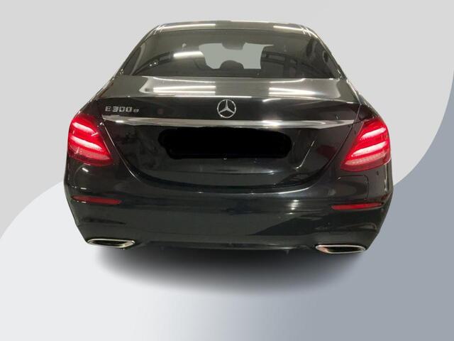 Mercedes-Benz E-KLASSE 300 e AMG Line | 320pk PHEV | Elektrisch panoramadak / schuifdak | Stoelverwarming | Bestuurdersstoel Met Geheugen | Achteruitrijcamera