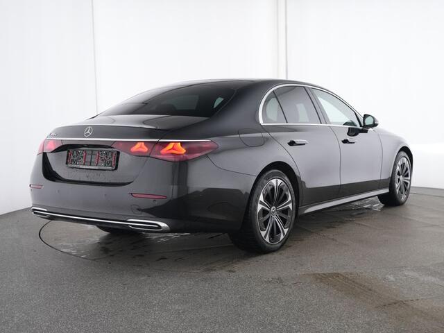 Mercedes-Benz E-KLASSE 300 e Plug-In Hybride Burmester® 4D-Surround-Soundsystem | Dstronic | Stuur en Stoelverwarming | Stoelverwarming. Inclusief 24 maanden MB Certified garantie voor Europa.