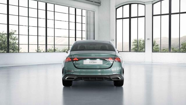 Mercedes-Benz E-KLASSE 300e Sport Edition | Panoramaschuifdak | Premium Pakket | 360° camera | Dodehoekassistent | Burmester | Nightpakket |