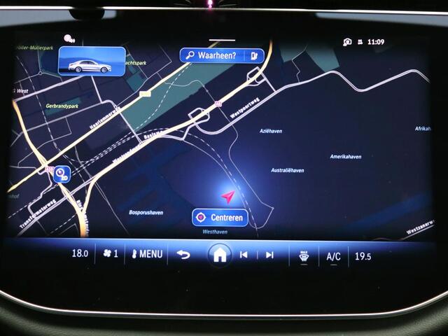 Mercedes-Benz E-KLASSE 300 e Sport Edition AMG Line | Panorama Schuif-Kanteldak | Distronic | Lederen bekleding | Alarm | Parkeerpakket met 360°-camera | 20 Inch AMG Velgen. Inclusief 24 maanden MB Certified garantie voor Europa.