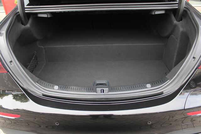 Mercedes-Benz E-KLASSE 300e 320PK BUSINESS SOLUTION AMG NIGHT EDITION | MULTISPAAKS AMG VELGEN | 360° CAMERA | | TREKHAAK | MULTIBEAM MATRIX LED KOPLAMPEN | LED ACHTERLICHTEN | ELEKTRISCH VERSTELBARE VOORSTOELEN MET GEHEUGEN FUNCTIE | ALCANTARA / KUNSTLEDEREN BEKLEDING | VOORS