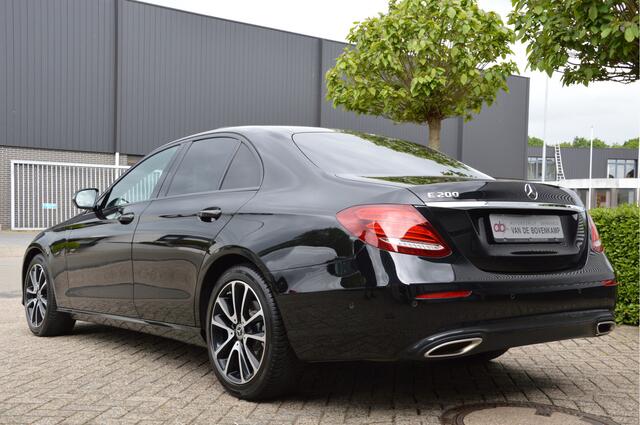 Mercedes-Benz E-KLASSE 200 AVANTGARDE | AUTOMAAT | SCHUIFDAK | NIGHT PAKKET | SFEERVERL | CARPLAY | LED | CAMERA | ENZ