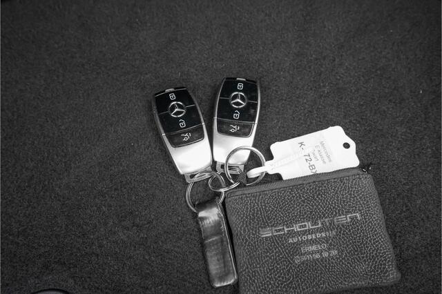 Mercedes-Benz E-KLASSE Cabrio 200 25th Anniversary AMG Aircap Widescreen Airscarf Burmester