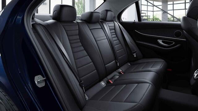 Mercedes-Benz E-KLASSE 300 e Exclusive Line | Trekhaak | Panoramadak | Widescreen | Stoelverwarming | AMG exterieur |