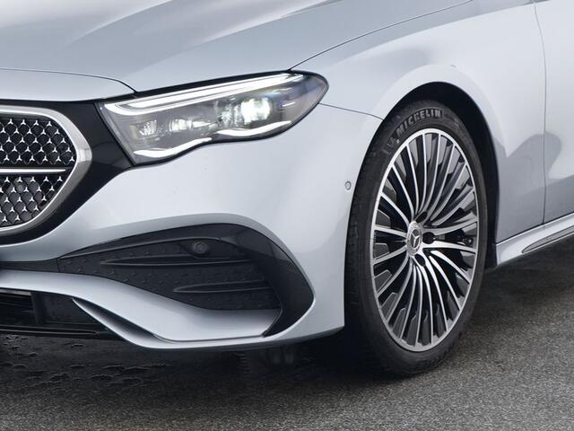 Mercedes-Benz E-estate 300 e AMG Plug-In Hybride AMG Line | Night Pakket | Panorama Schuif-Kanteldak | MBUX Superscreen | Trekhaak | 20 Inch AMG Velgen. Inclusief 24 maanden MB Certified garantie voor Europa.