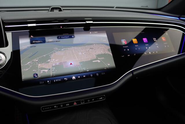 Mercedes-Benz E-estate 220 d 4MATIC AMG Line | Hyperscreen | Distronic+ | Panoramadak | Trekhaak | Burmester | Stoelventilatie | Verwarmd Stuurwiel | HUD | Memory | Digital Light |