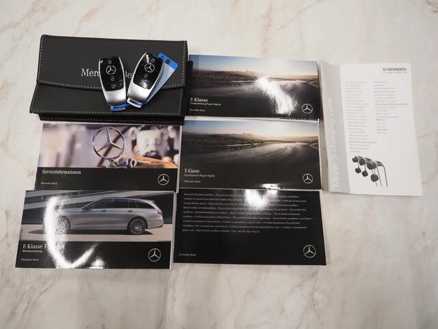 Mercedes-Benz E-estate 300 e AMG Line | Panoramadak | Trekhaak | 360 | Adaptive Cruise | Sfeerverlichting | Carplay