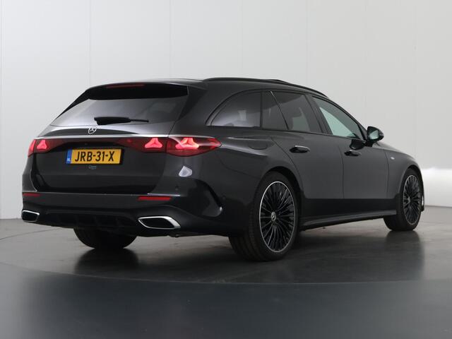 Mercedes-Benz E-estate 300 e AMG Line | Superscreen | Head up display | Panoramadak | Trekhaak | Verlichte grille | Winter pakket |