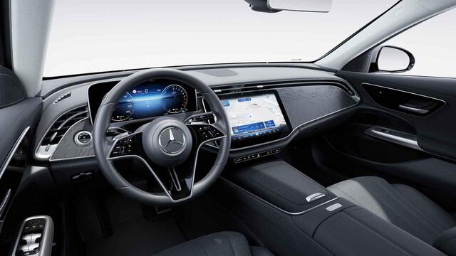 Mercedes-Benz E-estate 300 e Luxury Line | Achteruitrijcamera | Winter Pakket | 19" lichtmetalen velgen | Apple Carplay |