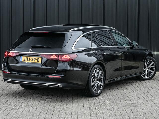 Mercedes-Benz E-estate 300 e Exclusive Line · Panoramadak · Ambiance interieur · Burmester 4D Sound · Stoelverwarming · Camera · Trekhaak · Distronic