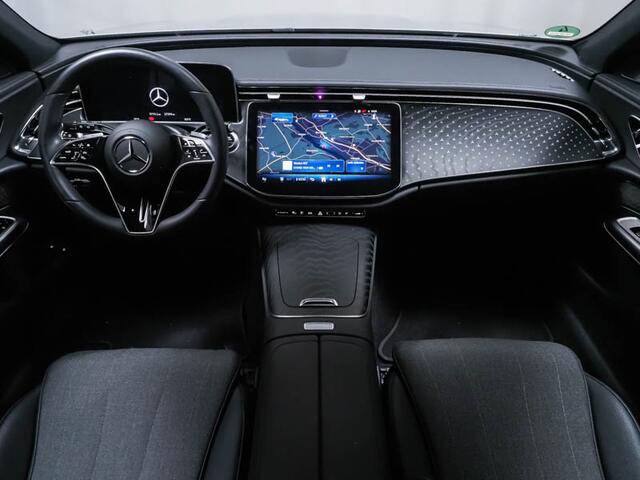Mercedes-Benz E-estate 300 e Plug-In Hybride Panorama Schuif-Kanteldak | Trekhaak | Distronic | Achteruitrijcamera | Zwarte Hemel. Inclusief 24 maanden MB Certified garantie voor Europa.