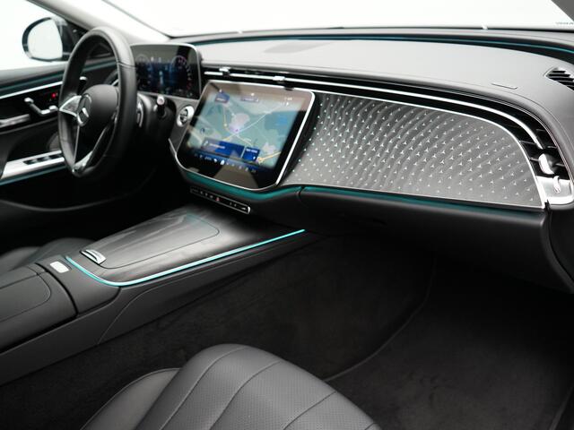 Mercedes-Benz E-estate 300 e Luxury Line Plug In Hybrid 313pk Dealer O.H PHEV | Luchtvering | Trekhaak af Fabriek | Lederen Comfortzetels Memory | Adaptive Cruise | Burmester 4D | Digital LED | 360 Camera | Keyless | Sfeerverlichting |